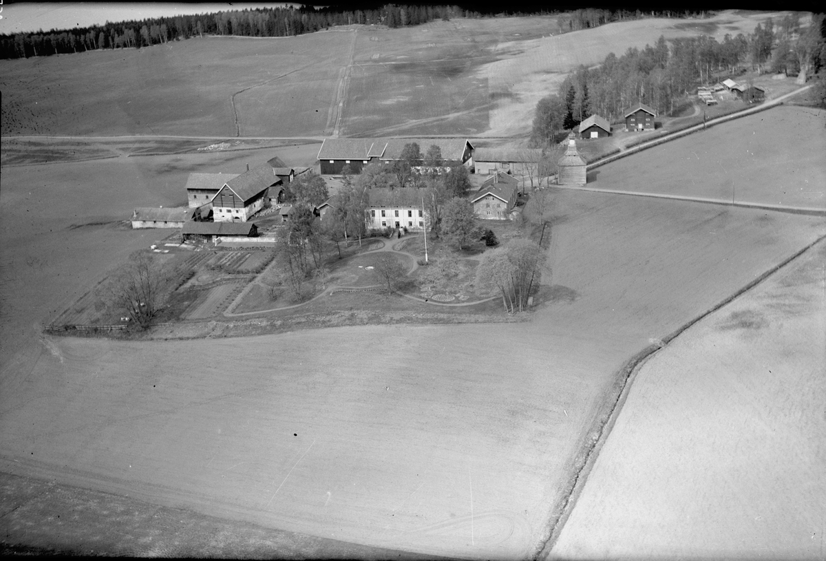 Widerøes Flyveselskap A/S, Flyfoto av Tjerne, Gaupen, Ringsaker.