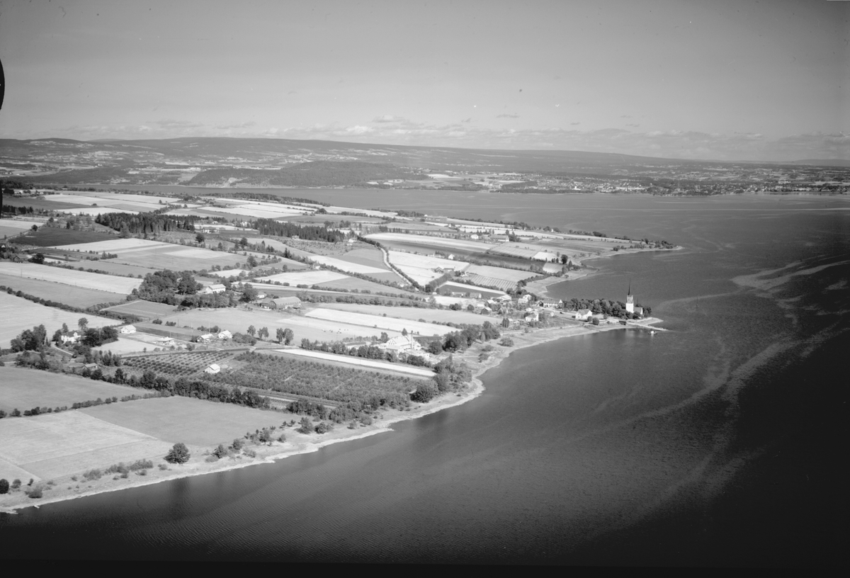 Anno Domkirkeodden, Flyfoto, Nes kirke, landbruk, Tingnes, Mjøsa.