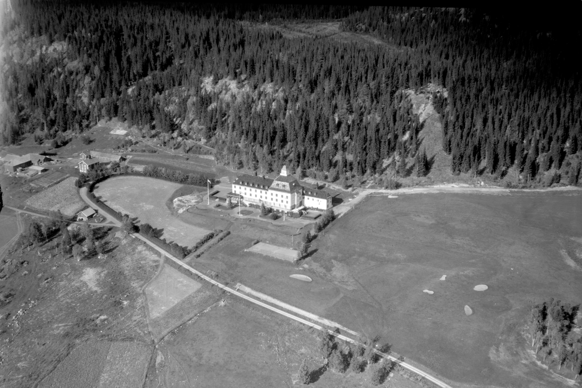 Anno Domkirkeodden, Flyfoto av Høsbjør turisthotell, Furnes, Ringsaker.