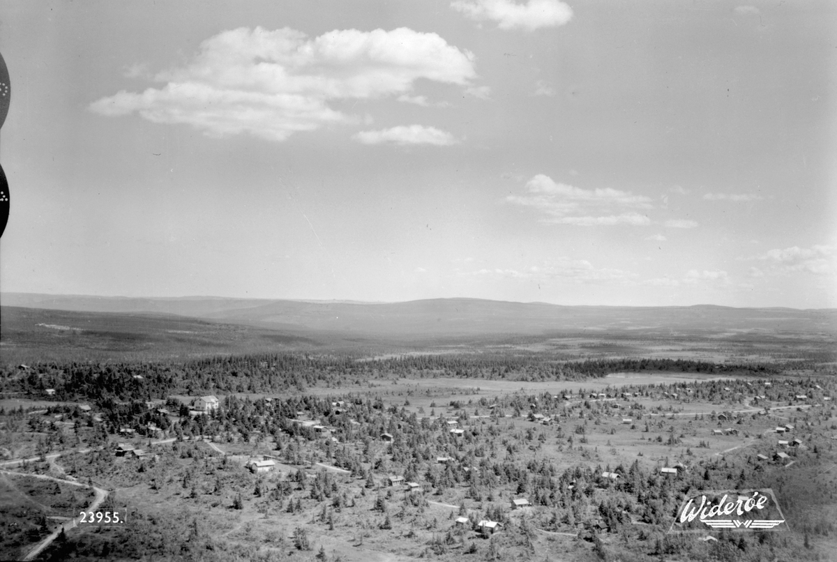 Anno Domkirkeodden, Flyfoto av Ljøsheim, Ringsakerfjellet, hyttebebyggelse.