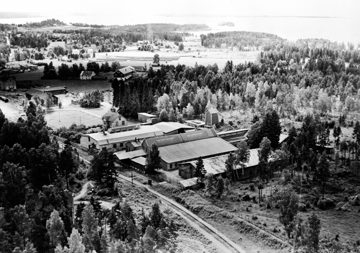 Anno Domkirkeodden, Flyfoto av Edv. Bjørneruds maskinforretning, Moelv.