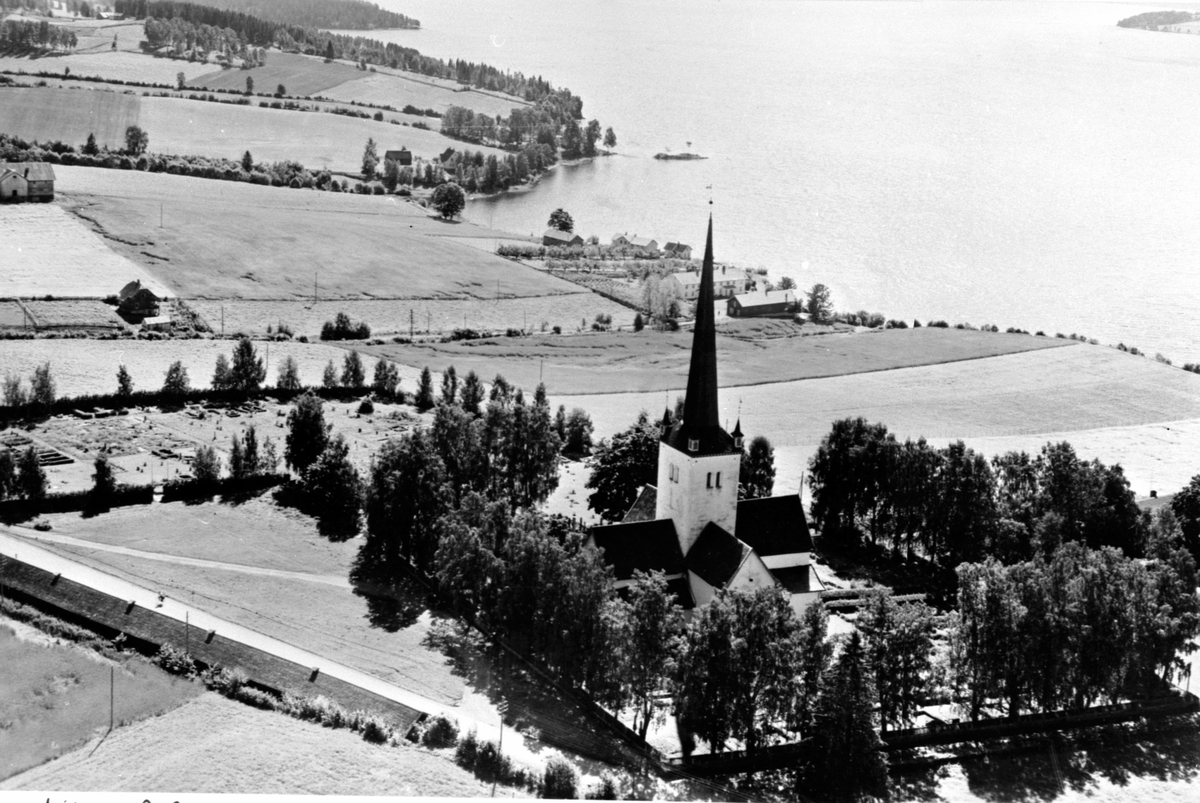 Anno Domkirkeodden, Flyfoto av Ringsaker kirke med omegn.