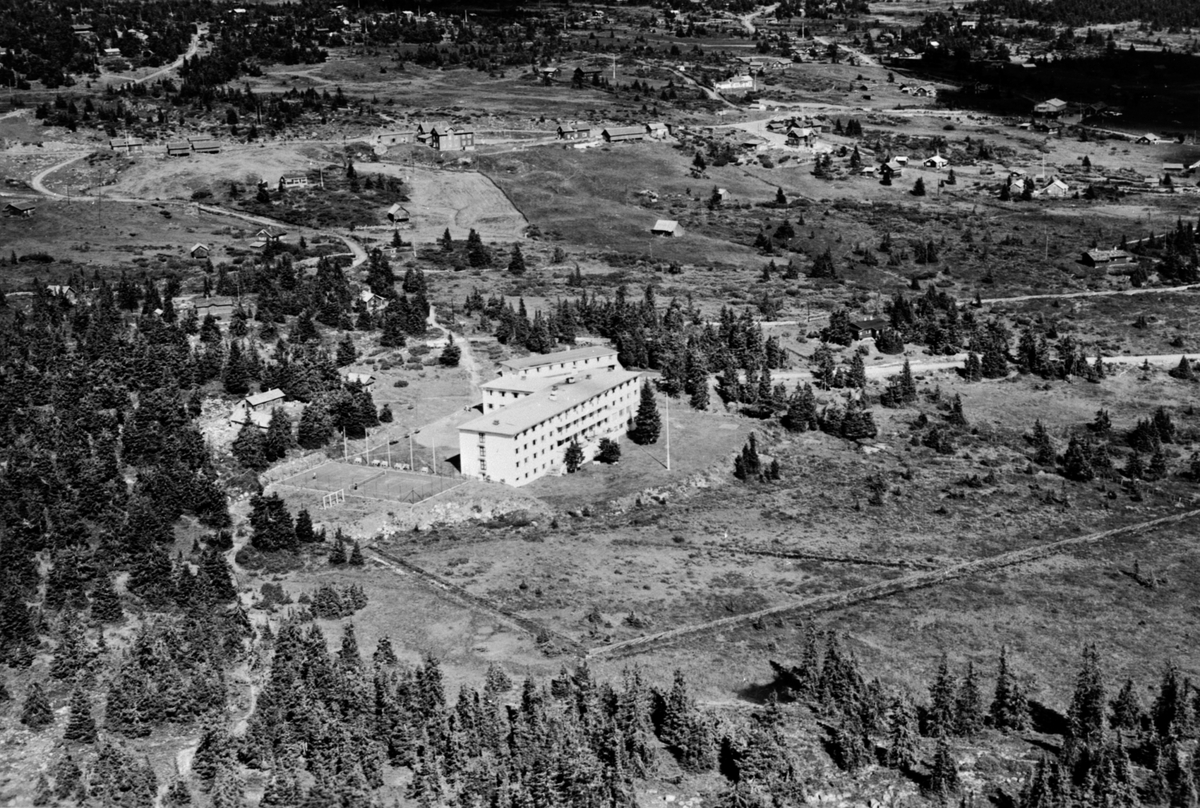 Anno Domkirkeodden, Flyfoto av Sjusjøen høyfjellshotell , Ringsakerfjellet.