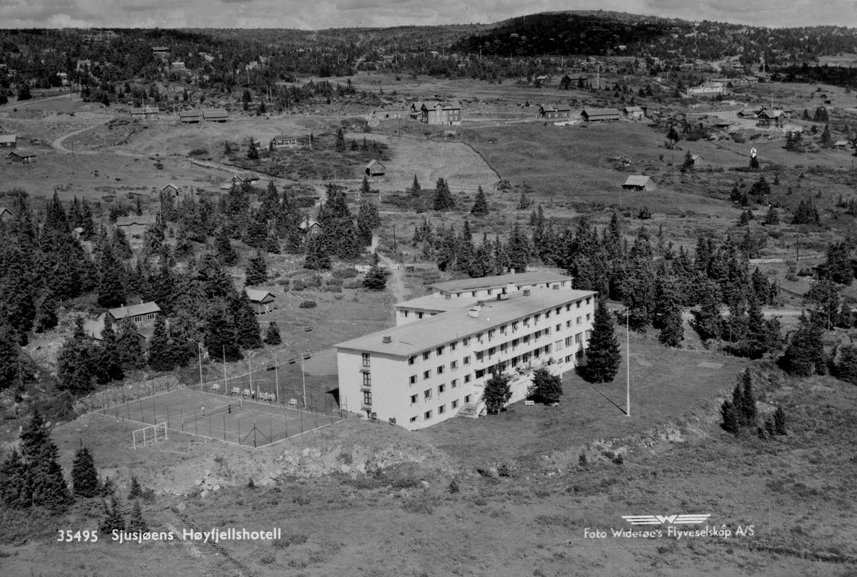 Anno Domkirkeodden, Flyfoto av Sjusjøen høyfjellshotell , Ringsakerfjellet.
