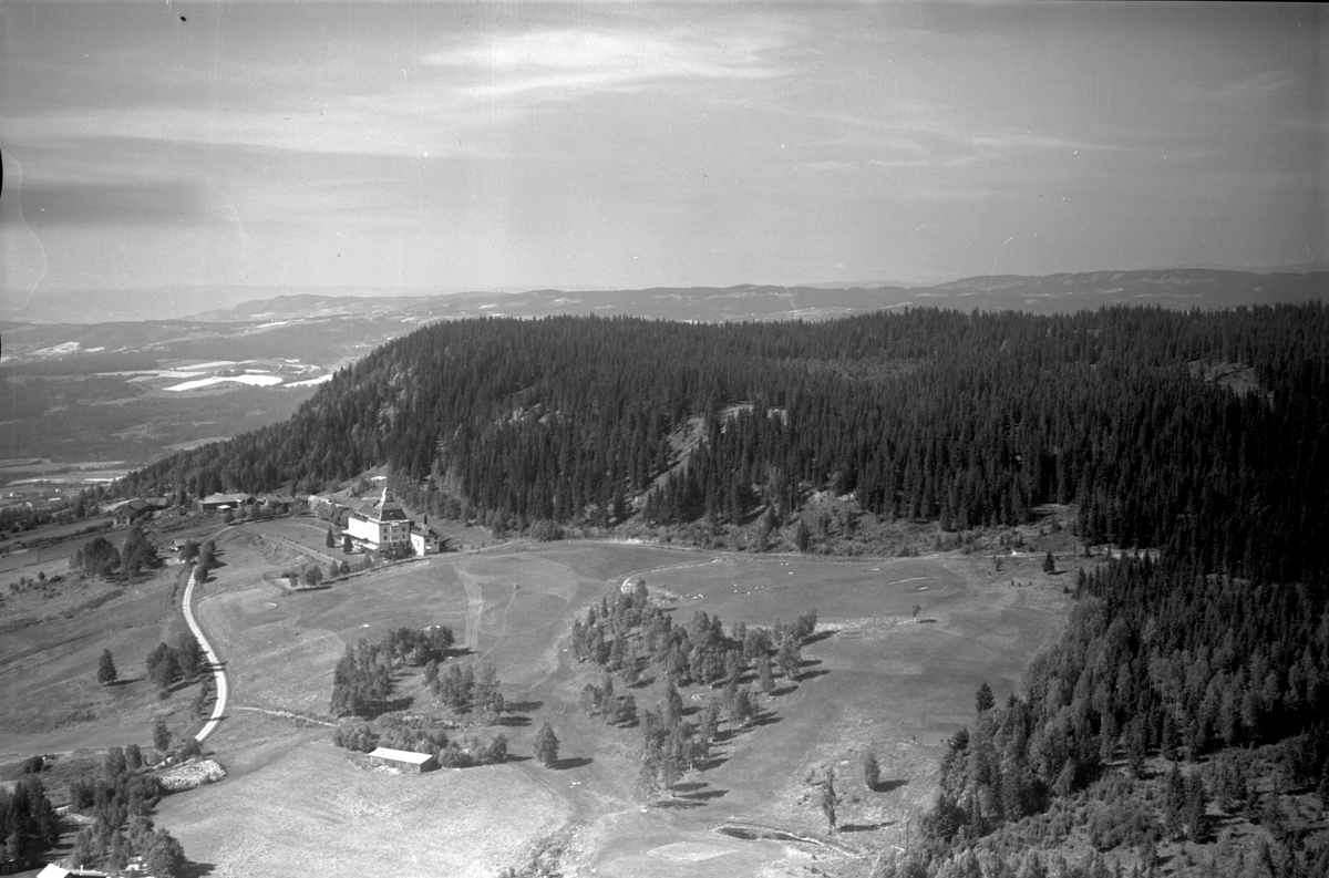 Anno Domkirkeodden, Flyfoto av Høsbjør turishotell, Furnes, Ringsaker.