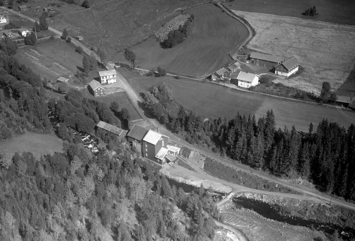 Anno Domkirkeodden, Flyfoto av Nedre Kvisla og Kvisla Bruk, Næroset, Ringsaker.