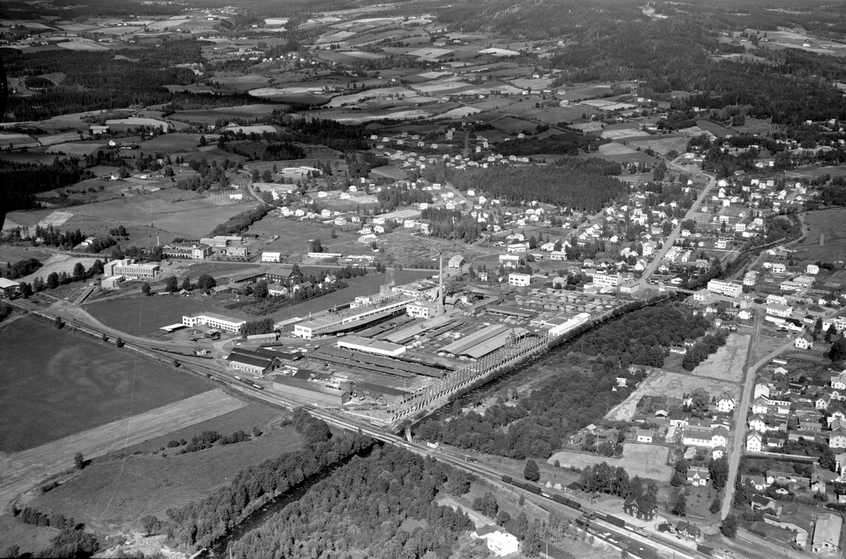 Anno Domkirkeodden, Flyfoto av Brumunddal med omegn. Berger Langmoen A/S.