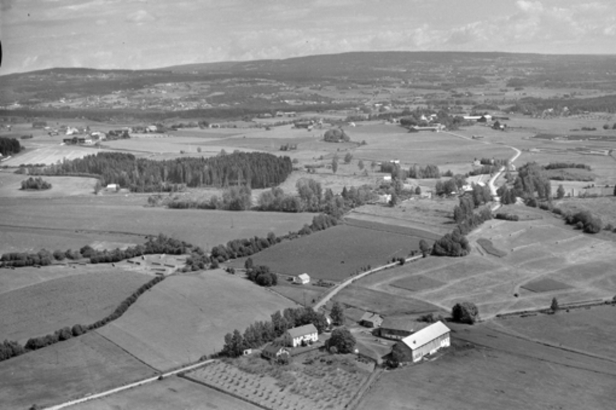 Anno Domkirkeodden, Flyfoto av Wetten gard, Furnes, Ringsaker.