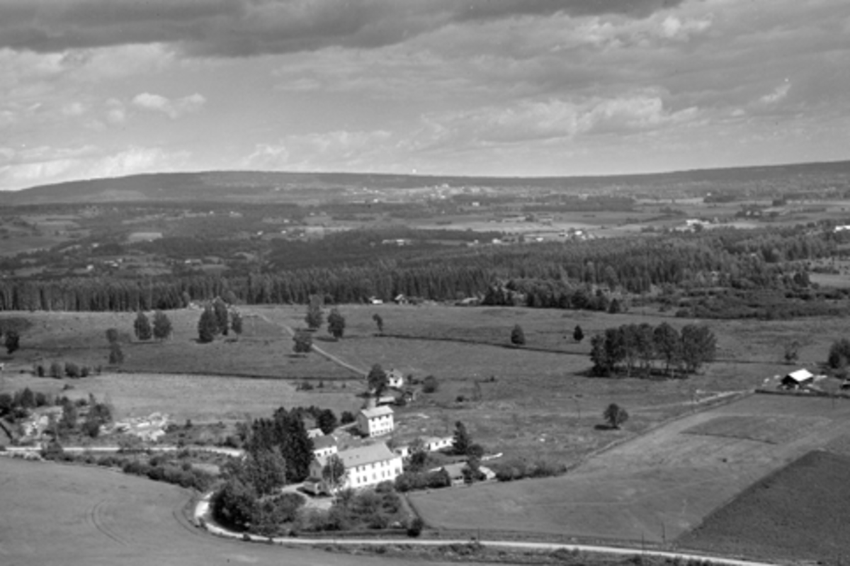 Anno Domkirkeodden, Flyfoto av kvinneklinikken i Furnes, Ringsaker. Furnes Aldershjem.