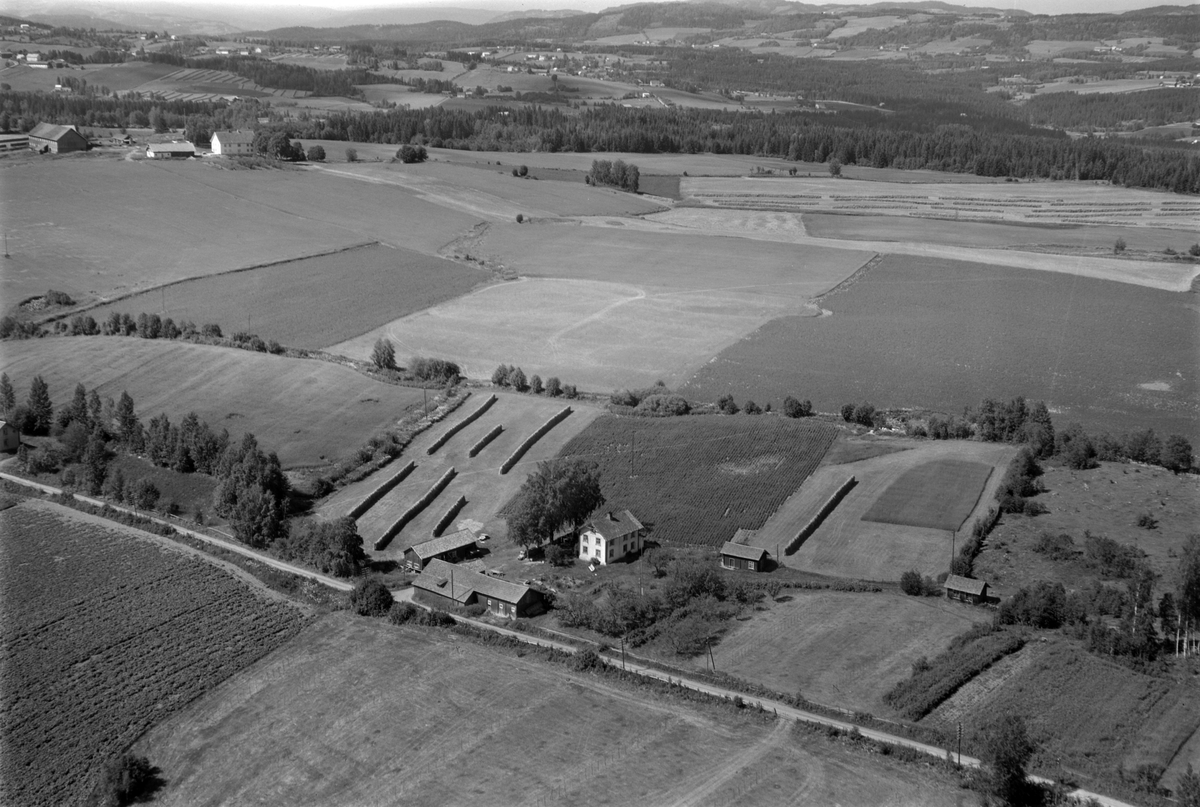 Widerøes Flyveselskap A/S, Flyfoto av Holset gard, Veldre, Ringsaker.