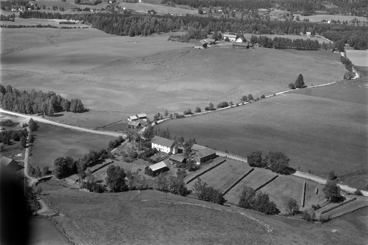 Widerøes Flyveselskap A/S, Flyfoto av Eriksrud gard, Åshøgda, Ringsaker.