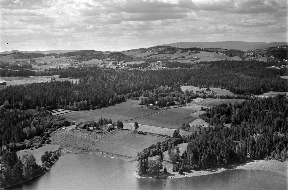 Widerøes Flyveselskap A/S, Flyfoto av Vik gard, Veldre, Ringsaker.