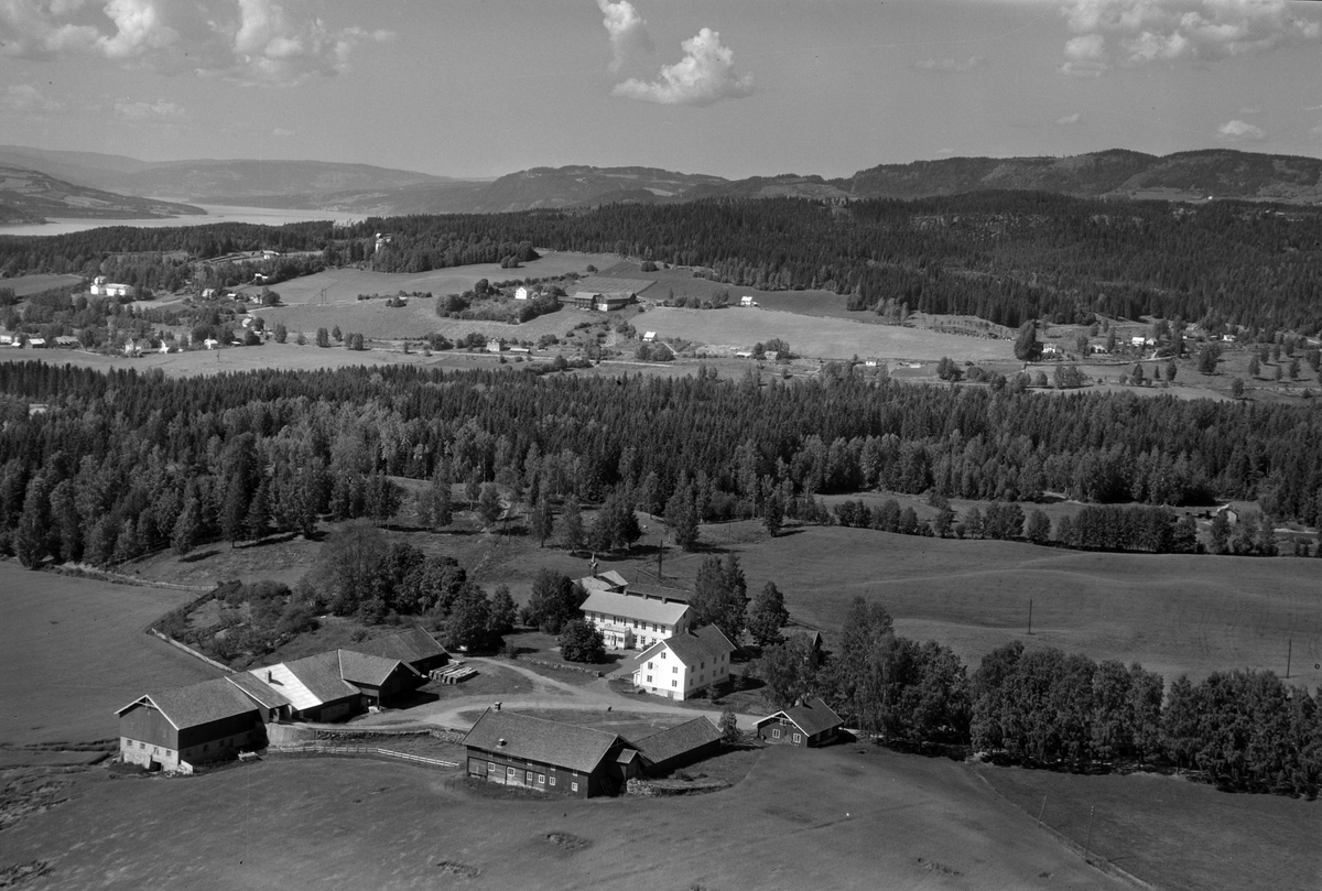 Widerøes Flyveselskap A/S, Flyfoto av Ulven gard, Ringsaker.