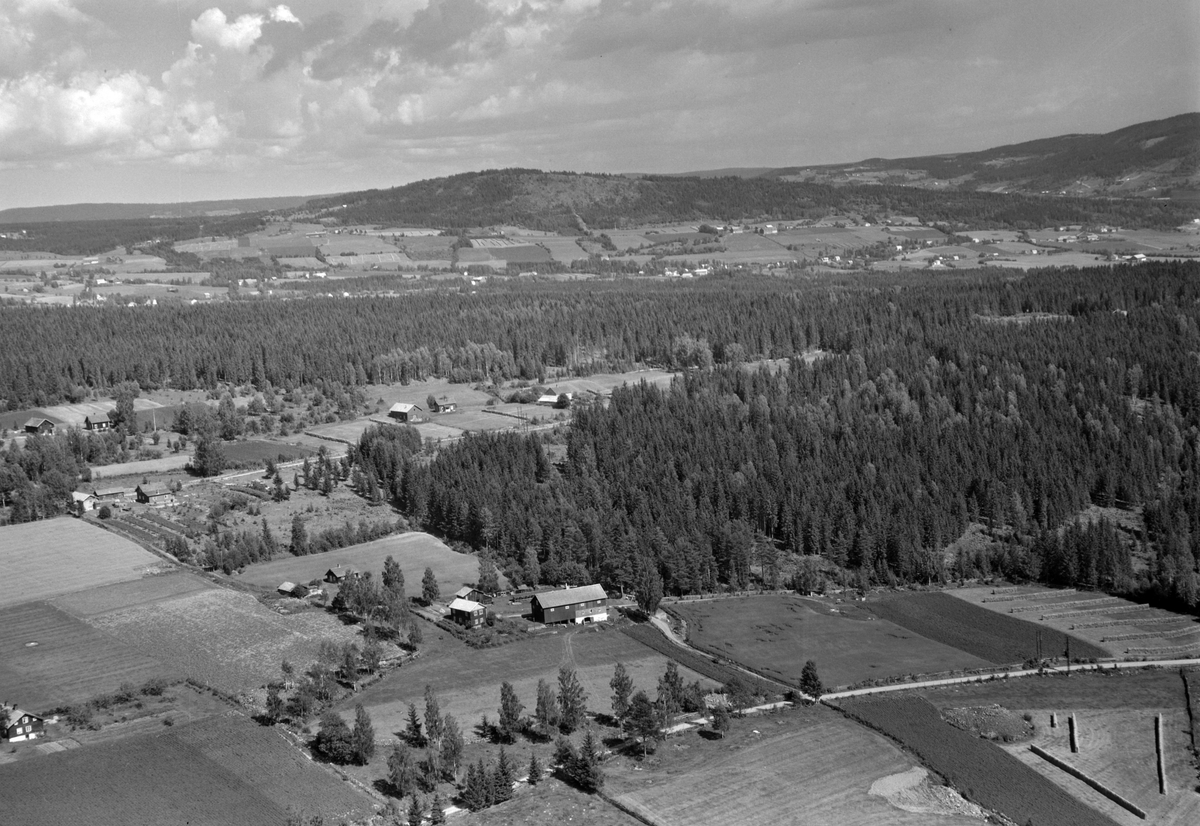 Widerøes Flyveselskap A/S, Flyfoto av Sørlundsenga, Veldre, Ringsaker.