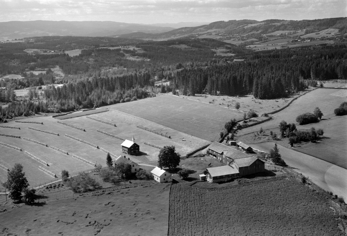 Widerøes Flyveselskap A/S, Flyfoto av Vinju gård, Fangbergvegen, Veldre, Ringsaker.