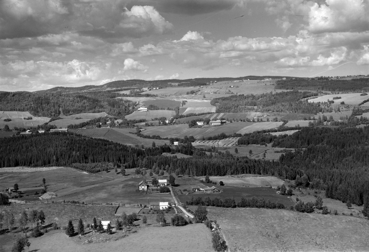 Widerøes Flyveselskap A/S, Flyfoto av Stalsberg gard, Rudshøgda, Ringsaker.