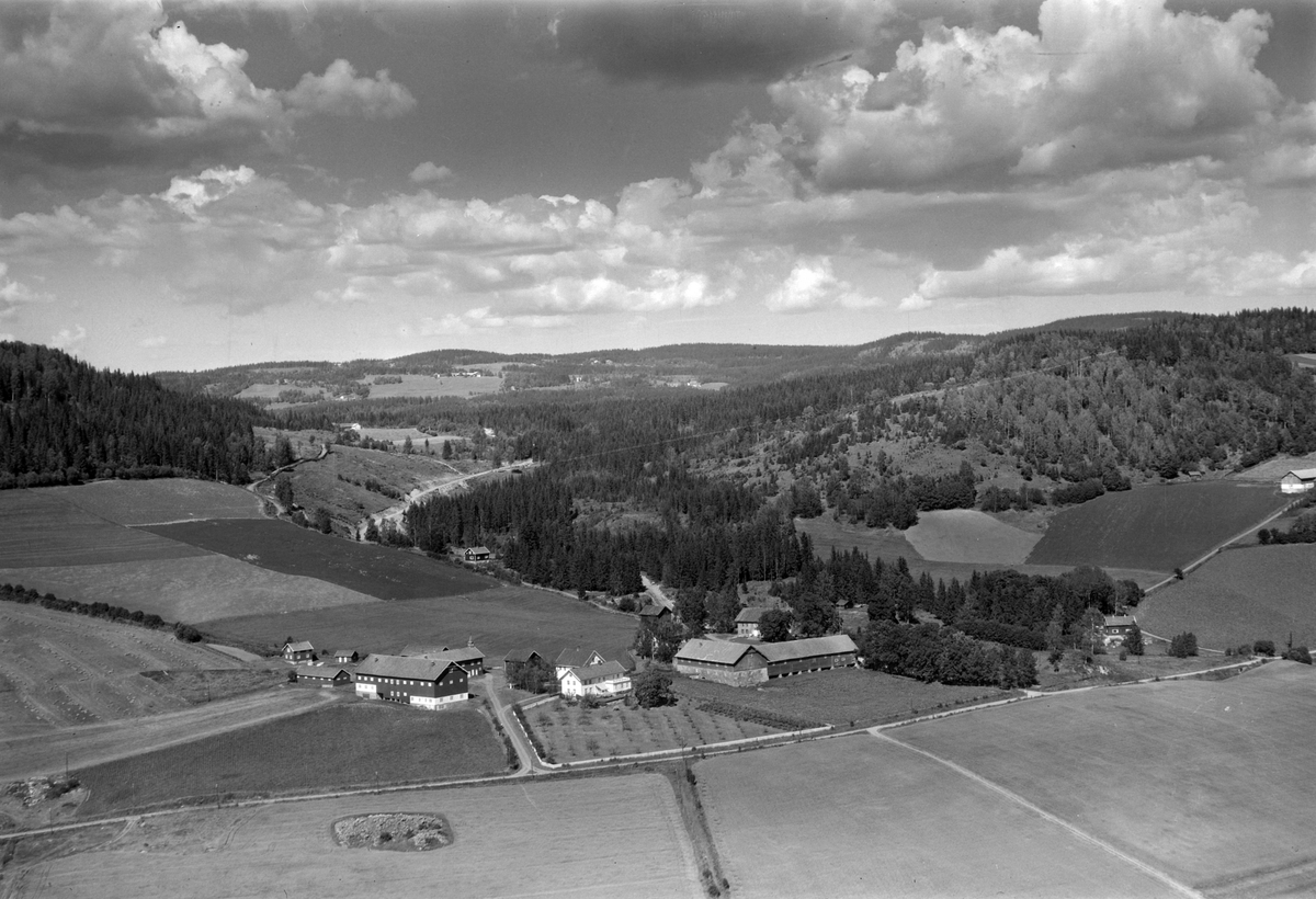 Widerøes Flyveselskap A/S, Flyfoto av Fuglseng gard, Ringsaker.