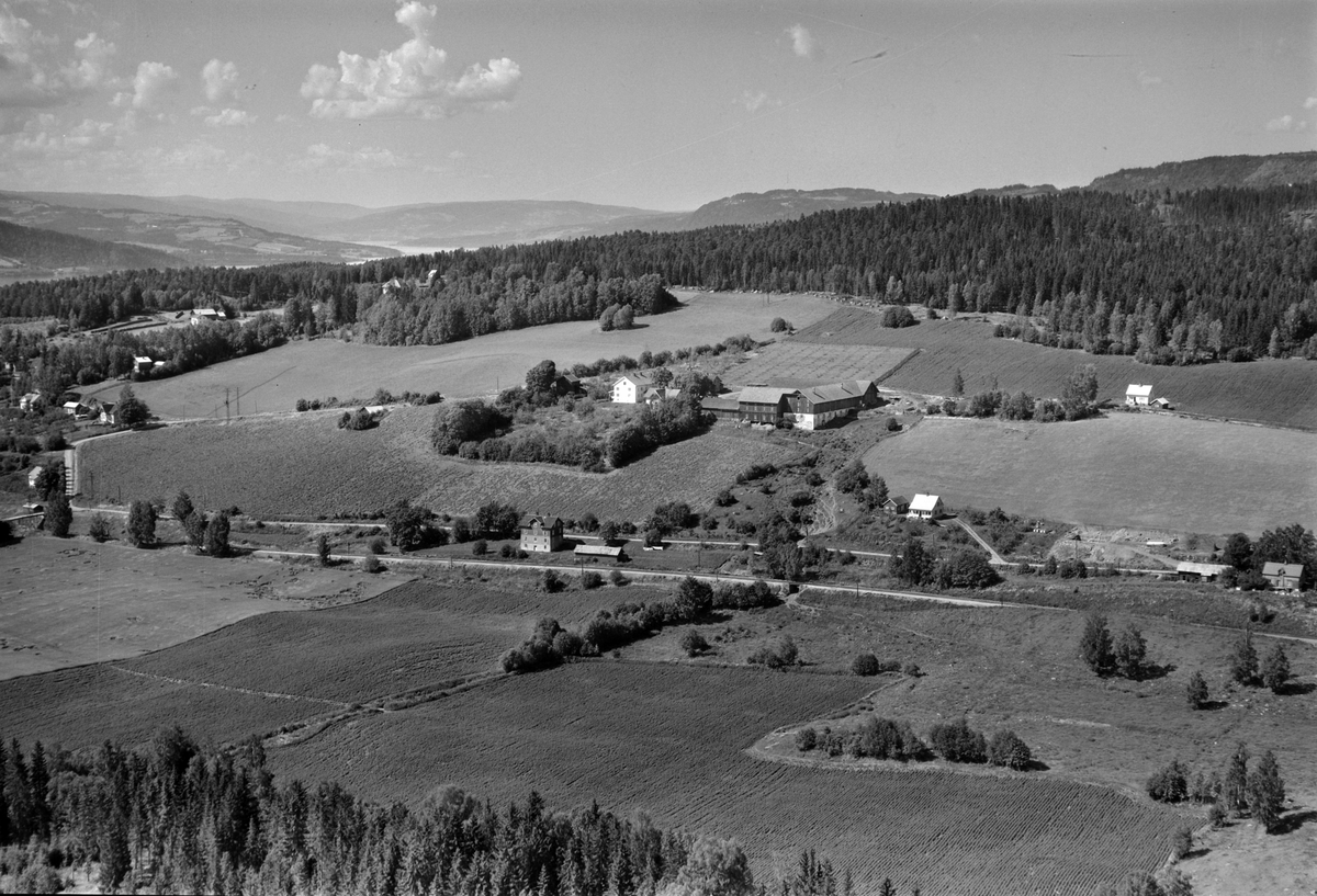 Widerøes Flyveselskap A/S, Flyfoto av Tande gard, Rudshøgda, Ringsaker.