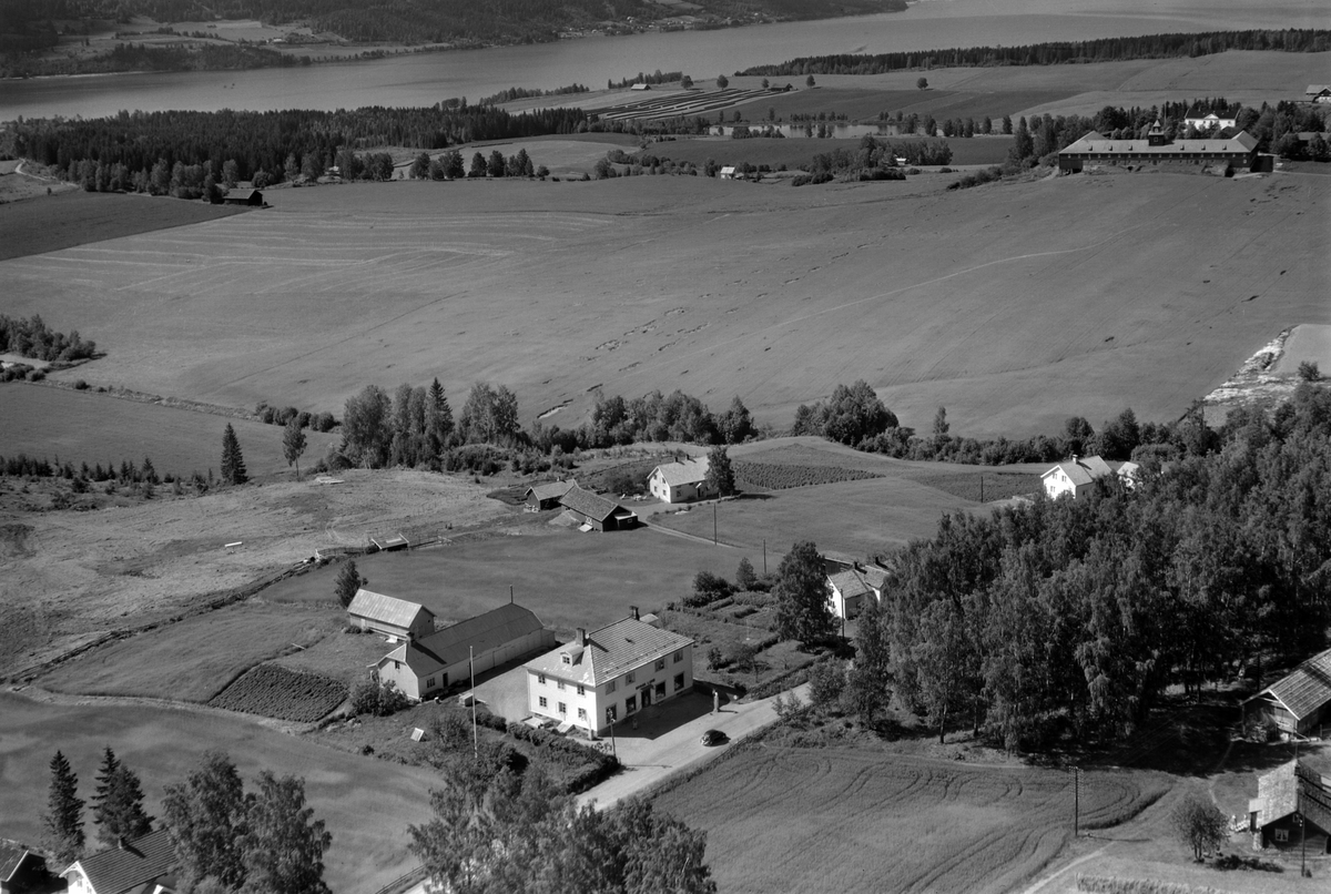 Widerøes Flyveselskap A/S, Flyfoto av Brødrene Lund sin forretning, Jølstadkrysset, Skredshoel.