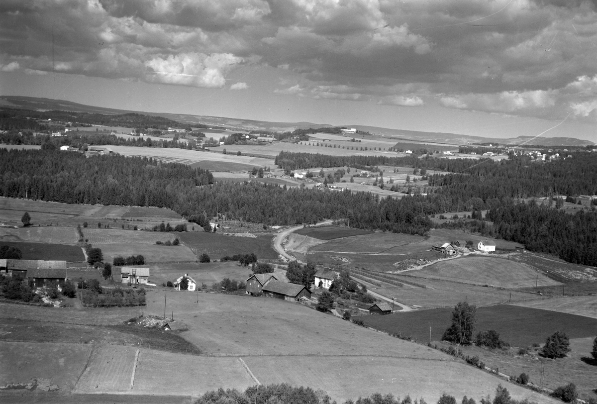 Widerøes Flyveselskap A/S, Flyfoto av Kroksrud østre, Gaupen, Ringsaker.