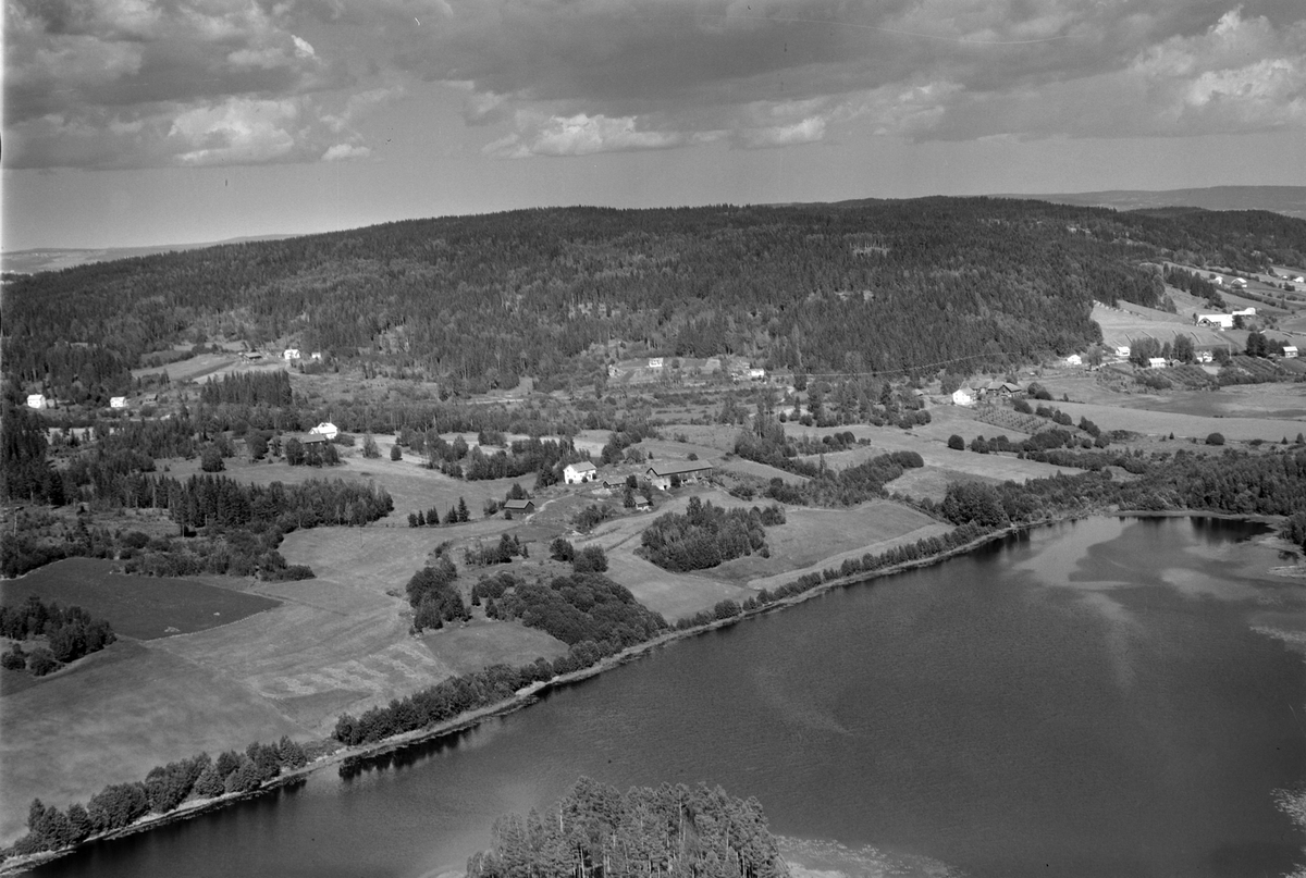 Widerøes Flyveselskap A/S, Flyfoto, gardsbruk, Kjenli, Ihle, Herstadtjernet, Nes, Hedmark.