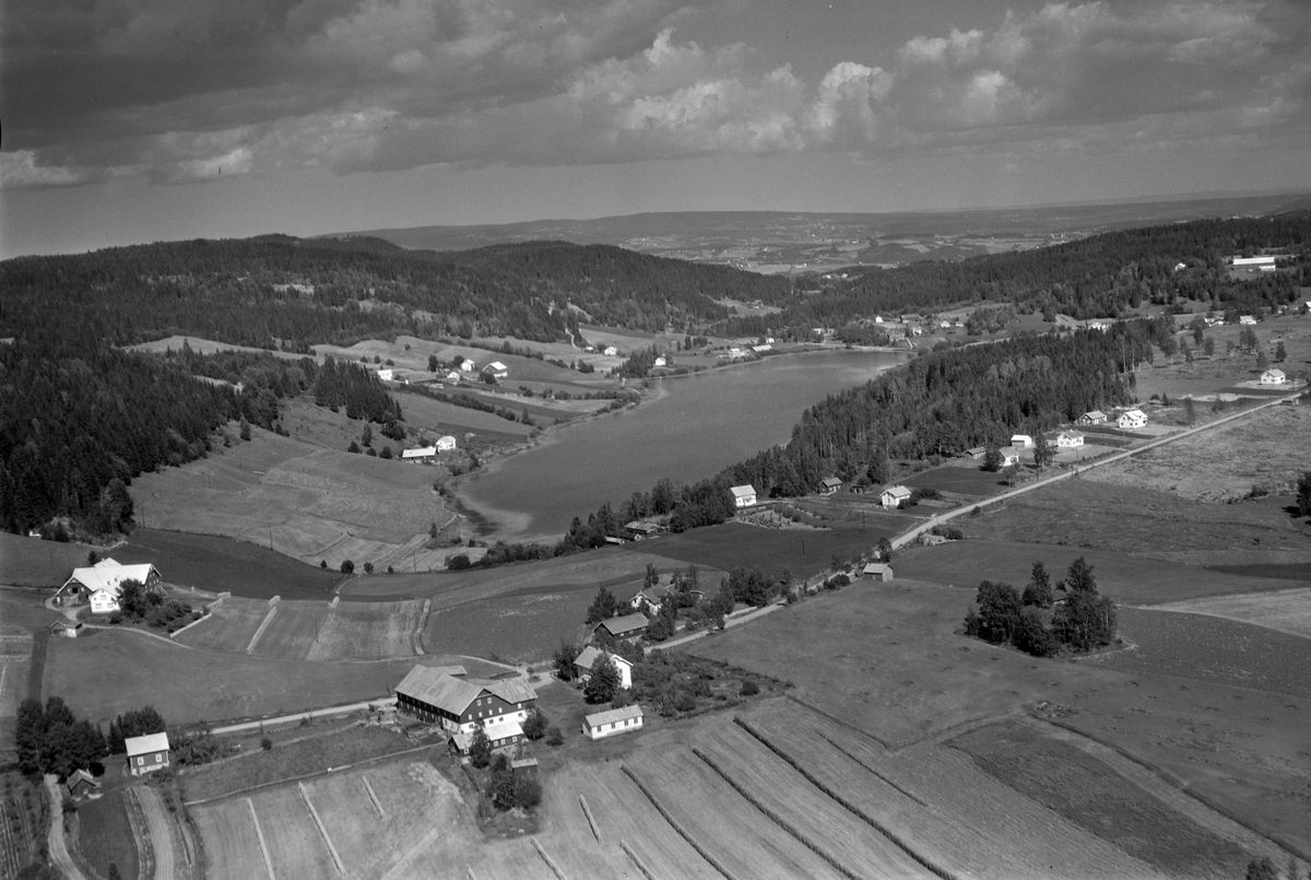 Widerøes Flyveselskap A/S, Flyfoto av Presterud og Skjoldknapp ved Stavsjøen, Hedmark.