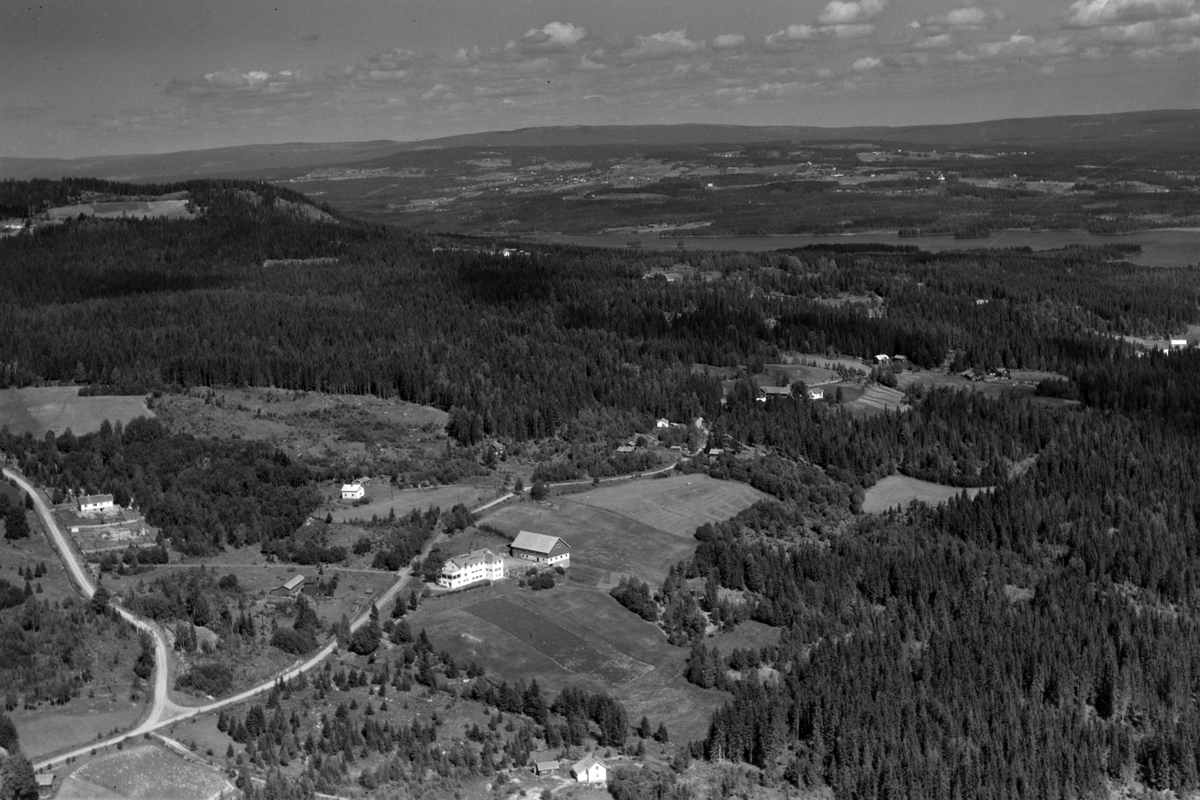 Widerøes Flyveselskap A/S, Flyfoto av Solbjør pensjonat og rekreasjonshjem, Ringsaker.