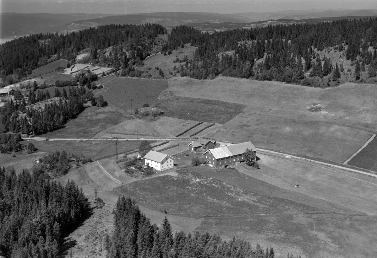 Widerøes Flyveselskap A/S, Flyfoto av Biskopåsen, Ring, Ringsaker.