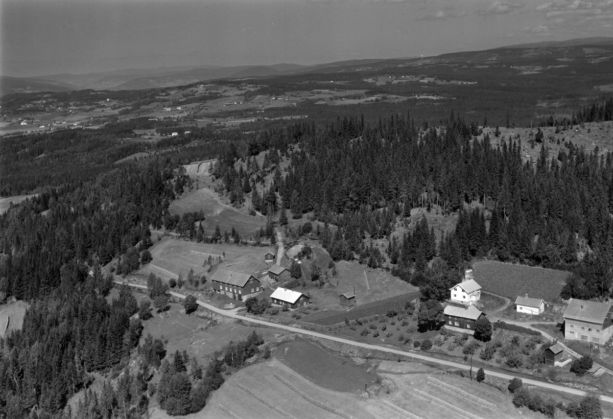 Widerøes Flyveselskap A/S, Flyfoto av Kløvstad gard, Ring, Ringsaker.