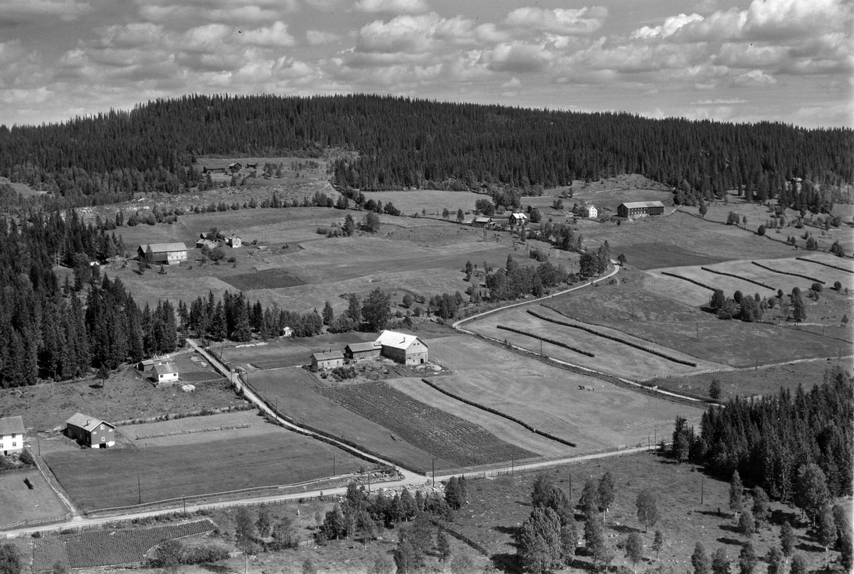 Widerøes Flyveselskap A/S, Flyfoto av Solbakken gard, Åsmarka, Ringsaker.