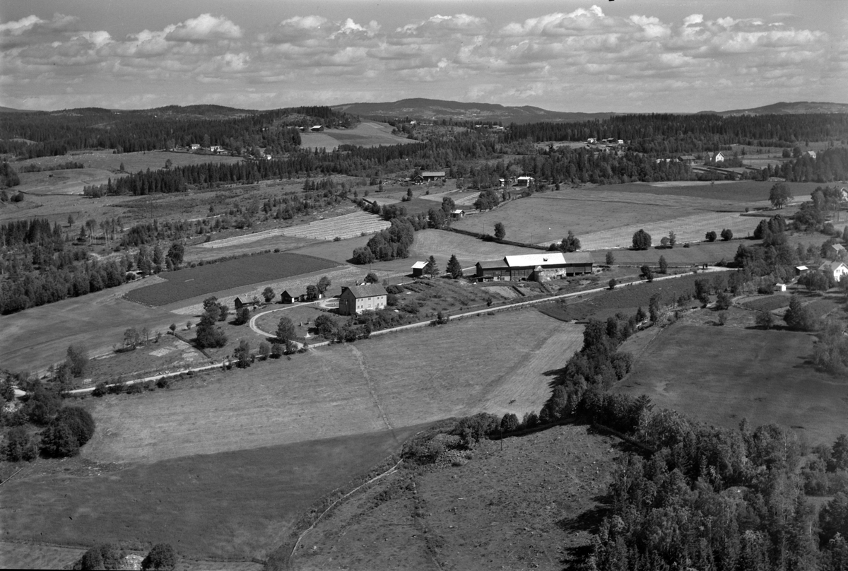 Widerøes Flyveselskap A/S, Flyfoto ukjent sted, Brøttum, Ringsaker.