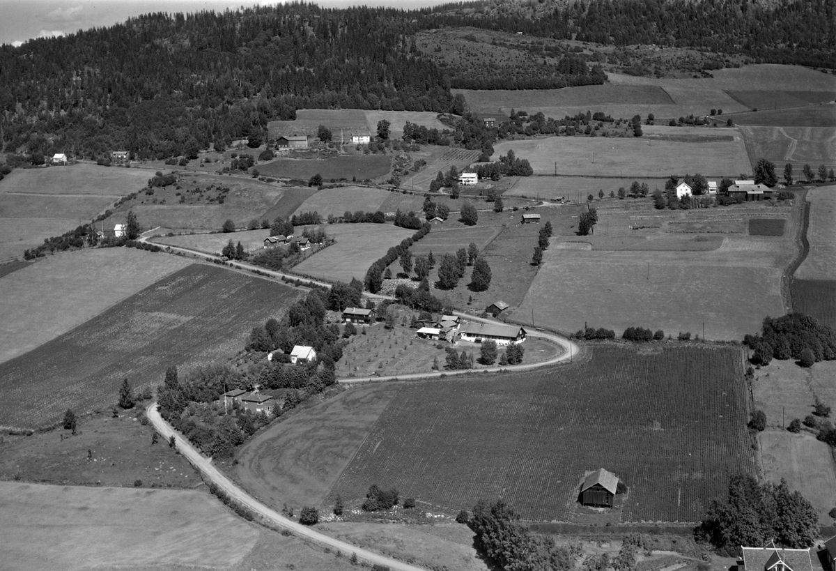 Widerøes Flyveselskap A/S, Flyfoto av bebyggelse langs Ringsvegen, Ringsaker.