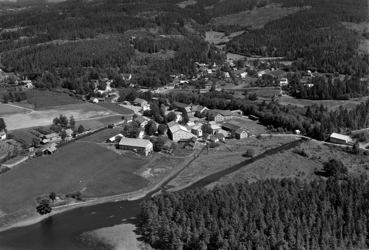 Widerøes Flyveselskap A/S, Flyfoto av Strand Brenneri, Moelv, Ringsaker.