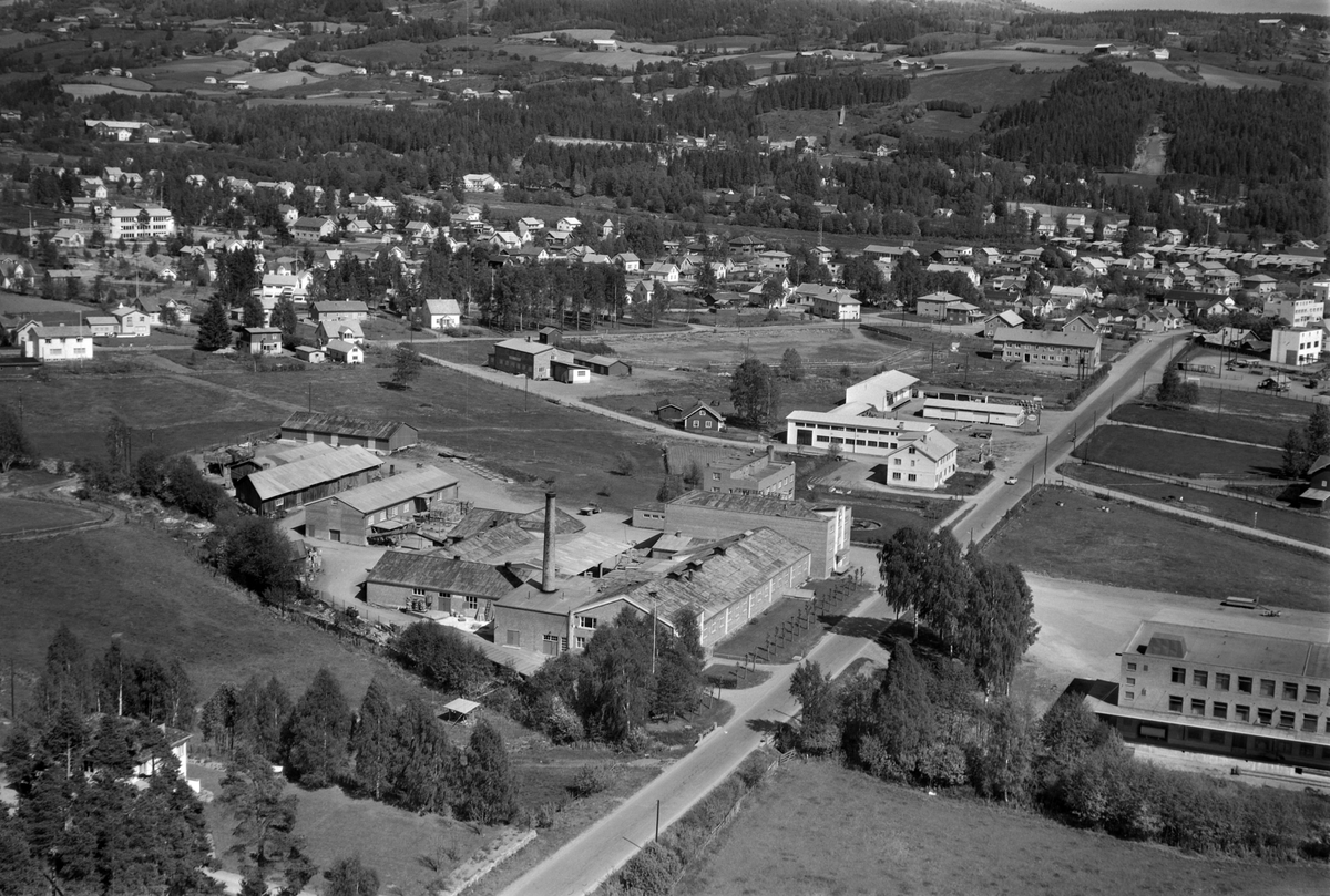 Widerøes Flyveselskap A/S, Flyfoto av Nora Fabrikker A/S, Brumunddal.