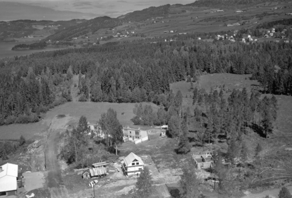 Widerøes Flyveselskap A/S, Flyfoto av Frislivegen, Moskogen, Moelv, Ringsaker.