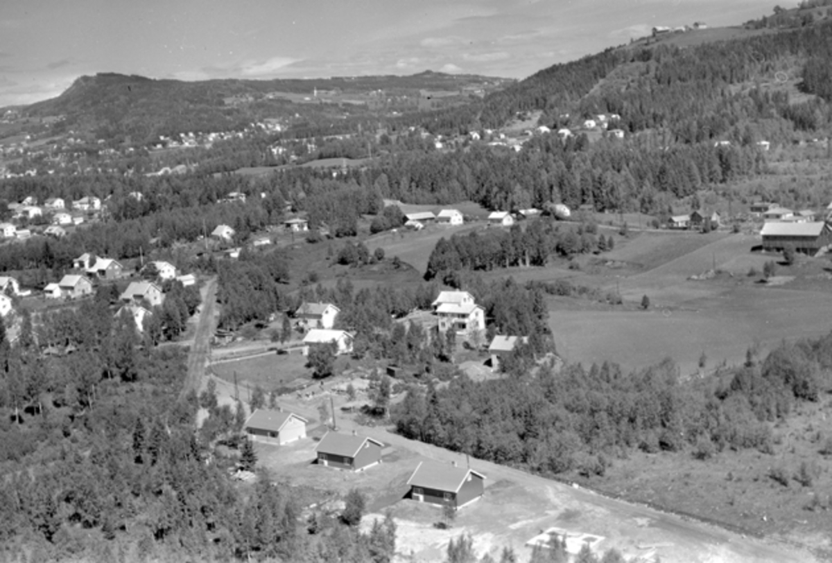 Widerøes Flyveselskap A/S, Flyfoto av Gjøkvegen, Møllerstuvegen, Brumunddal.