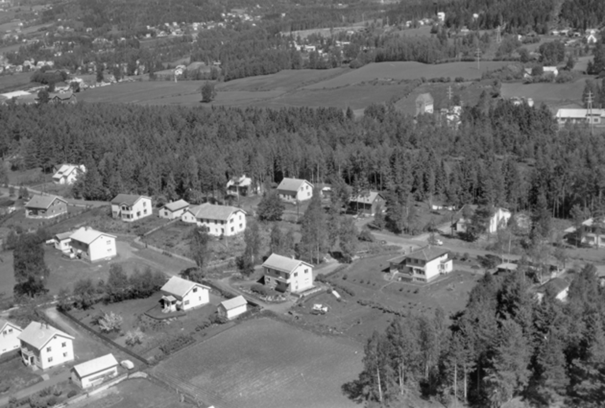 Widerøes Flyveselskap A/S, Flyfoto av Kongsvegen, Vogngutua, Brumunddal.