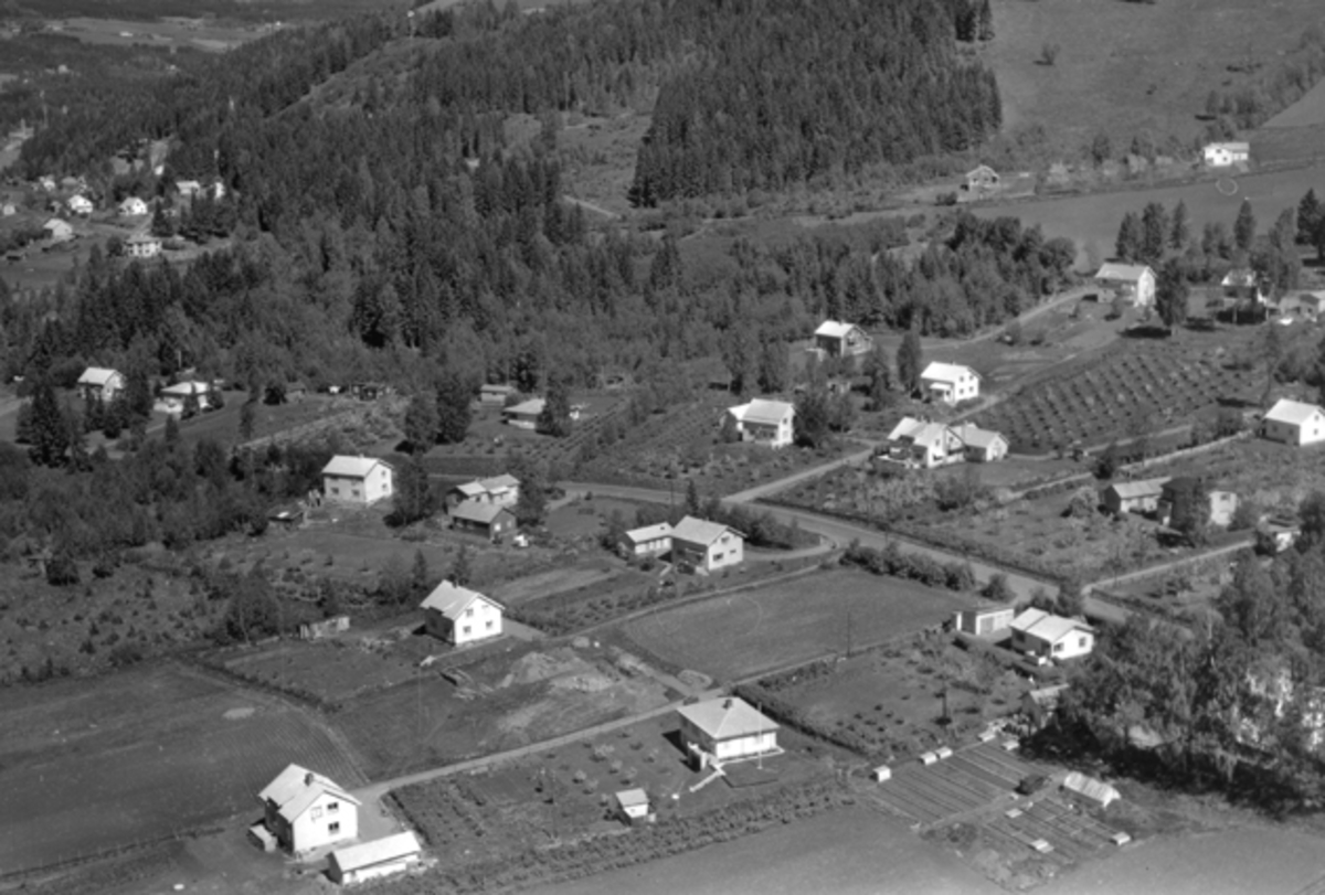 Widerøes Flyveselskap A/S, Flyfoto av Furnesvegen, Kongelhol, Brumunddal.