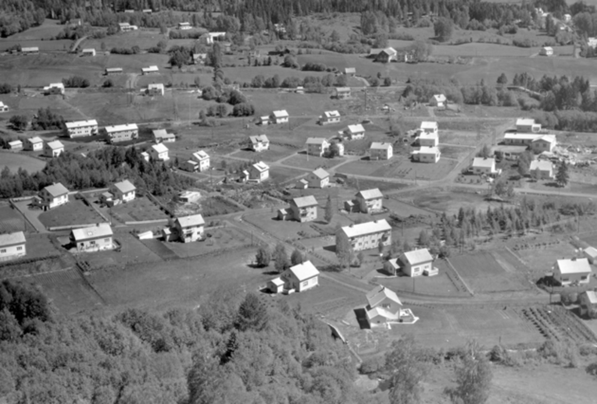 Widerøes Flyveselskap A/S, Flyfoto av Bakkehaugen, Kinabyen, Brumunddal.