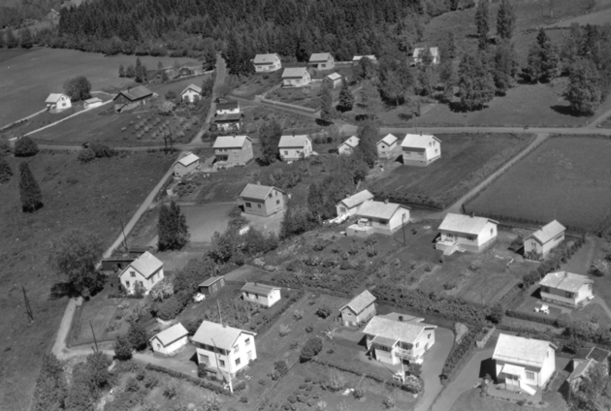 Widerøes Flyveselskap A/S, Flyfoto av bebyggelse, Stenbekk, Brumunddal.