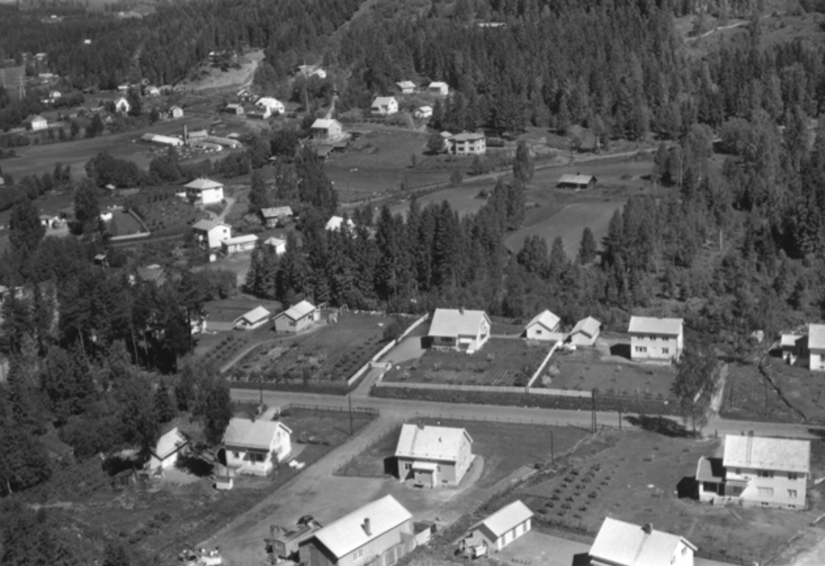 Widerøes Flyveselskap A/S, Flyfoto av Furnesvegen, Brumunddal.
