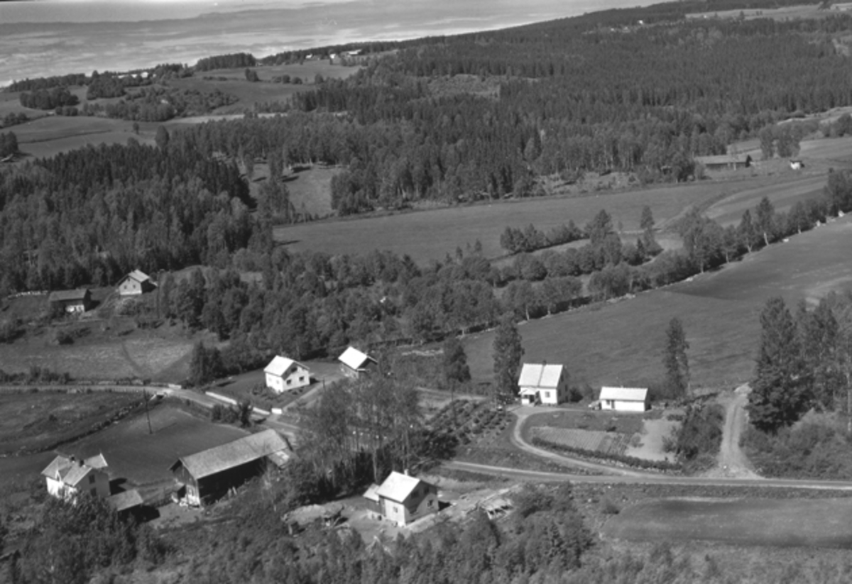 Widerøes Flyveselskap A/S, Flyfoto av ukjent bebyggelse, Ringsaker.