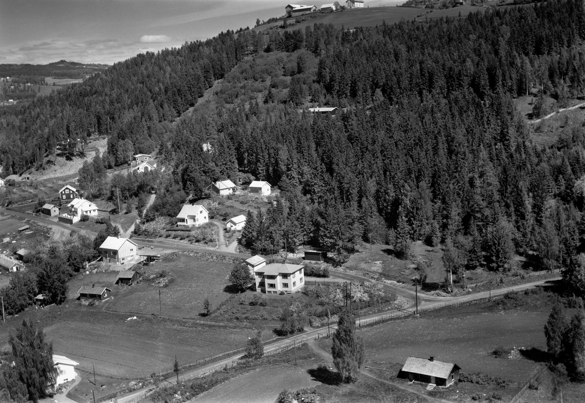 Widerøes Flyveselskap A/S, Flyfoto av bebyggelse, Tørudvegen,Mørkvedvegen, Brumunddal.