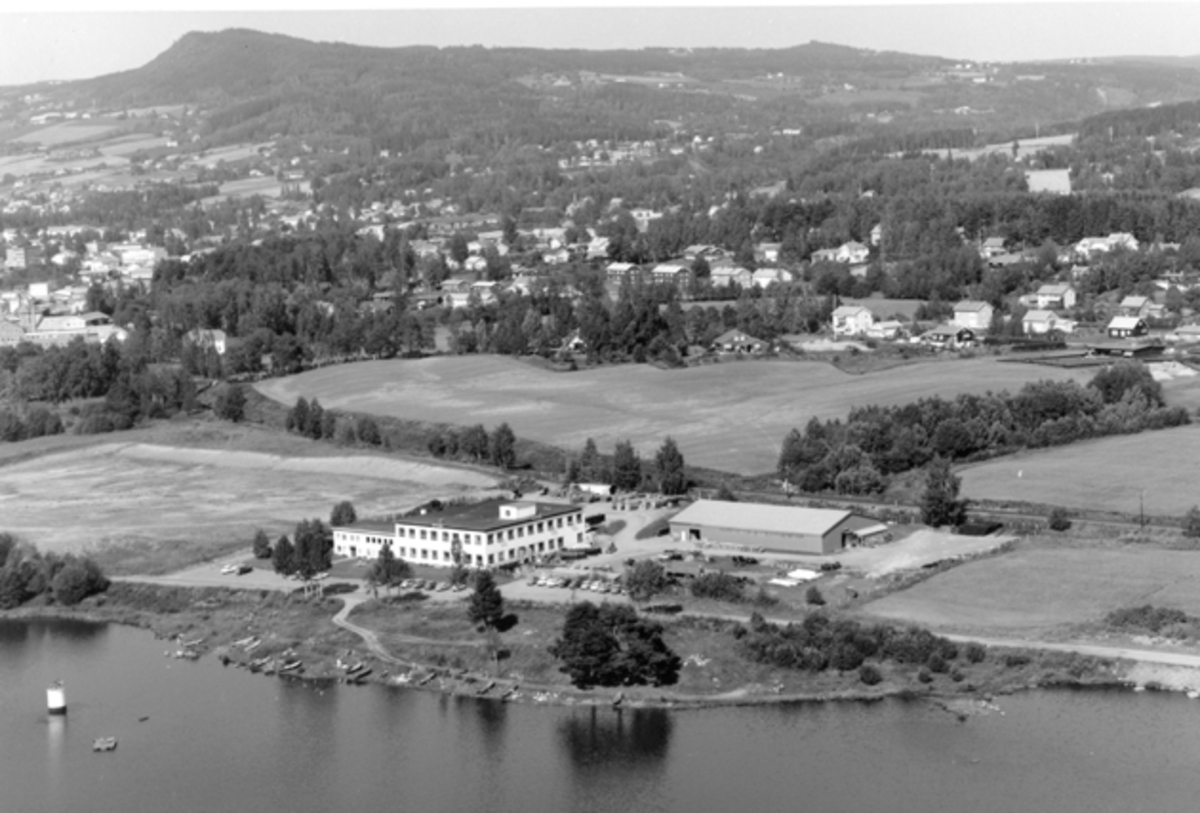 Widerøes Flyveselskap A/S, Flyfoto av Stela fabrikker A/S, Nerkvern, Brumunddal.