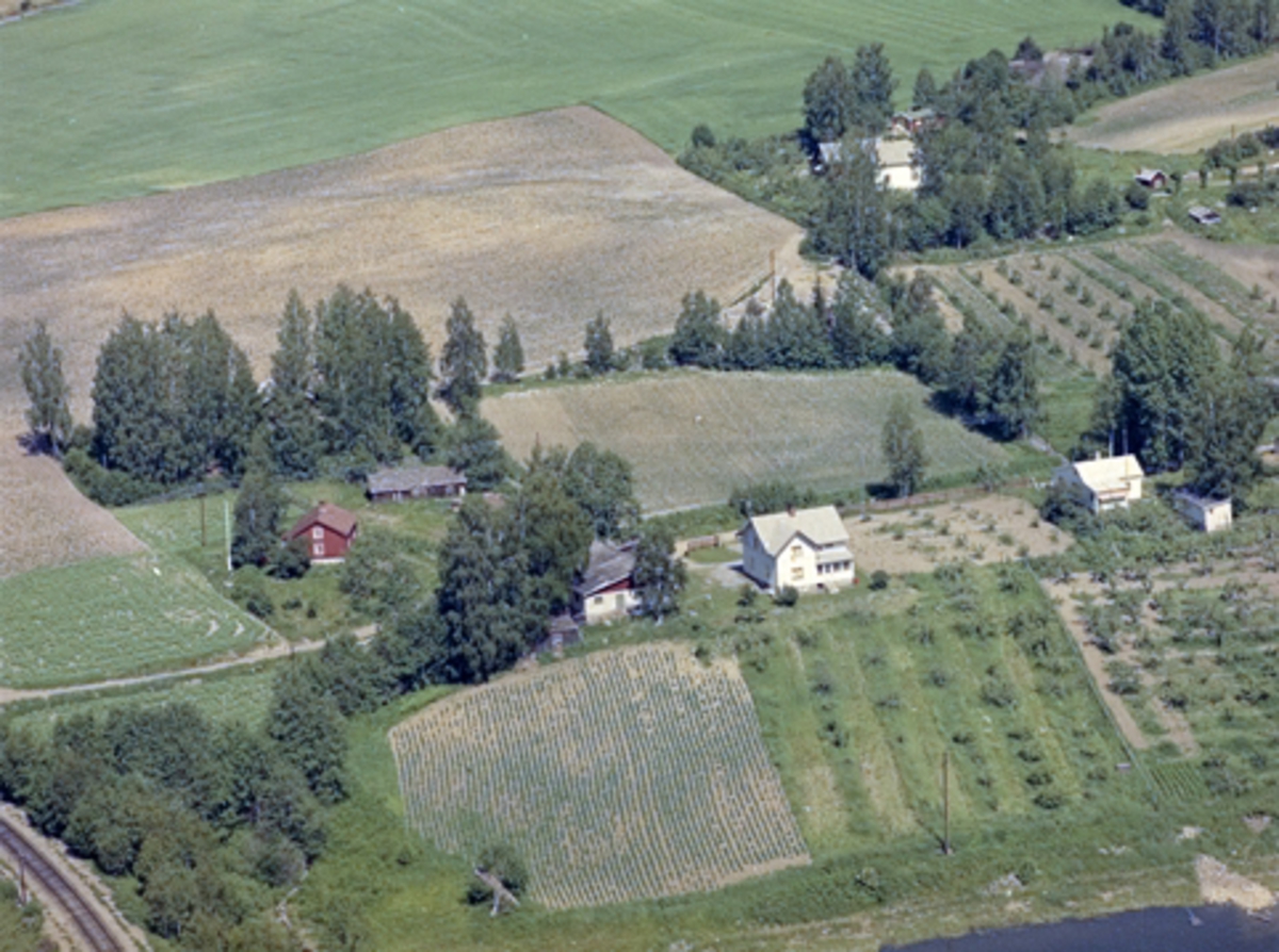 Widerøes Flyveselskap A/S, Flyfoto av Solstad, Jessnes, Ringsaker.