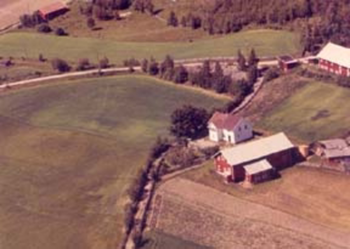 Widerøes Flyveselskap A/S, Flyfoto av Røsbak lille, Furnes, Ringsaker.