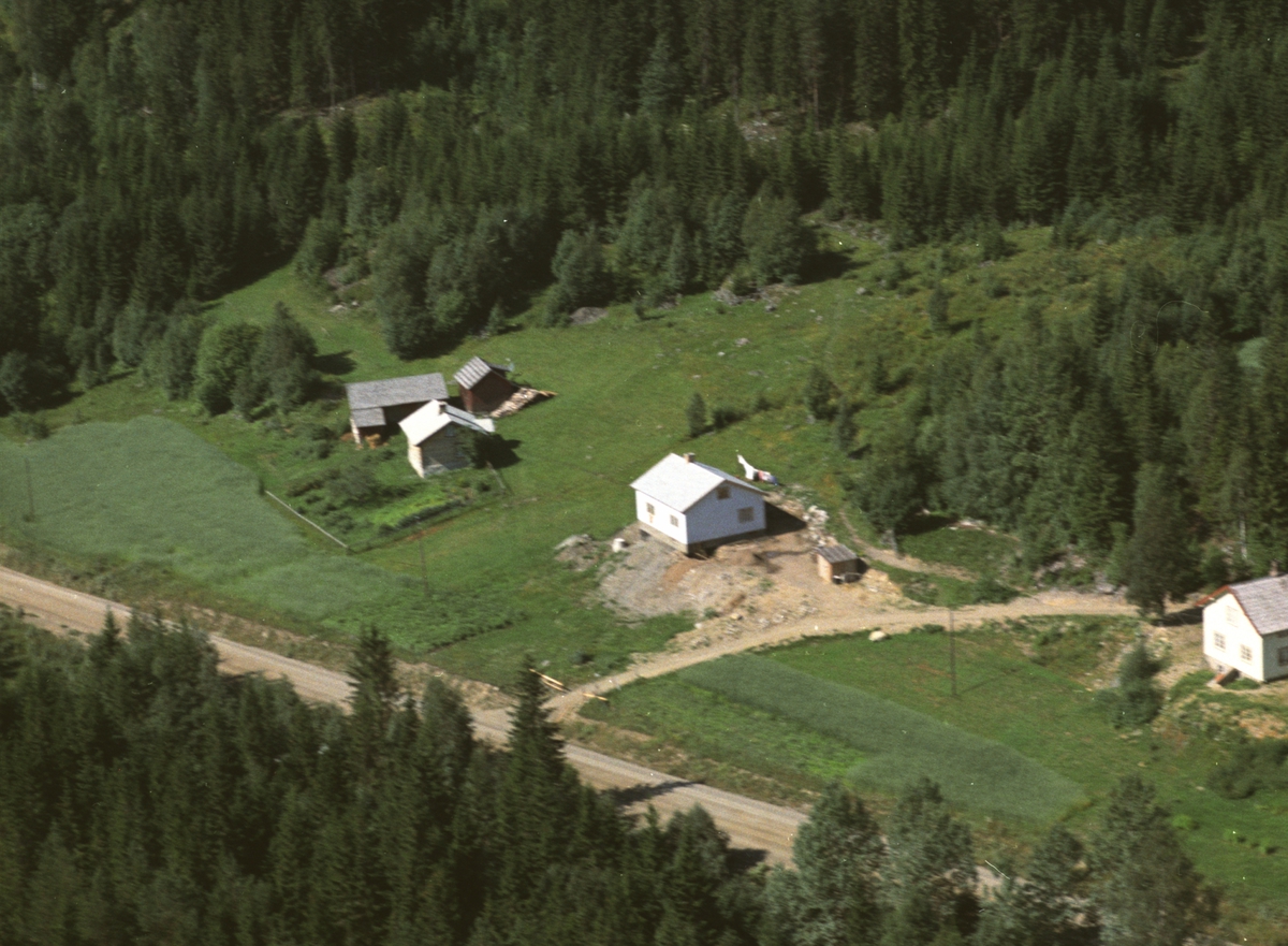 Widerøes Flyveselskap A/S, Flyfoto av ukjent bebyggelse, Næroset, Ringsaker.