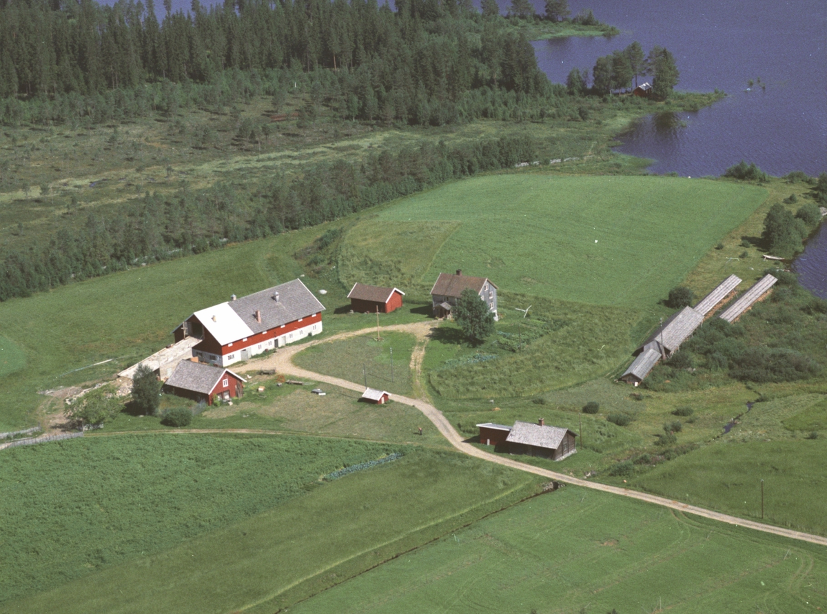 Widerøes Flyveselskap A/S, Flyfoto av Kongssund gard, Næroset, Ringsaker.