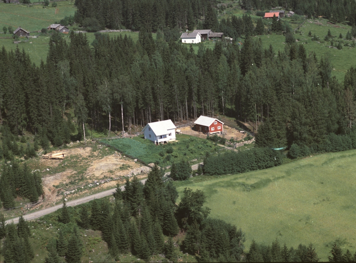 Widerøes Flyveselskap A/S, Flyfoto av Øverli, Brøttum, Ringsaker.