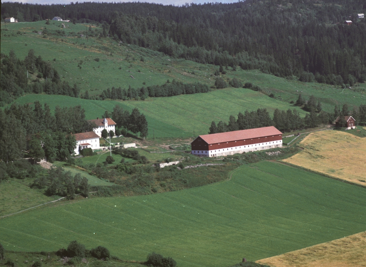Widerøes Flyveselskap A/S, Flyfoto av Berg gård, Ring, Ringsaker.